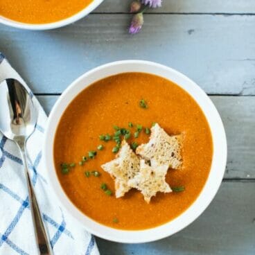 Easy Vegan Tomato Soup with Stars | 13 Best Healthy & Easy Soup Recipes | Best soup recipes | Easy soup recipes